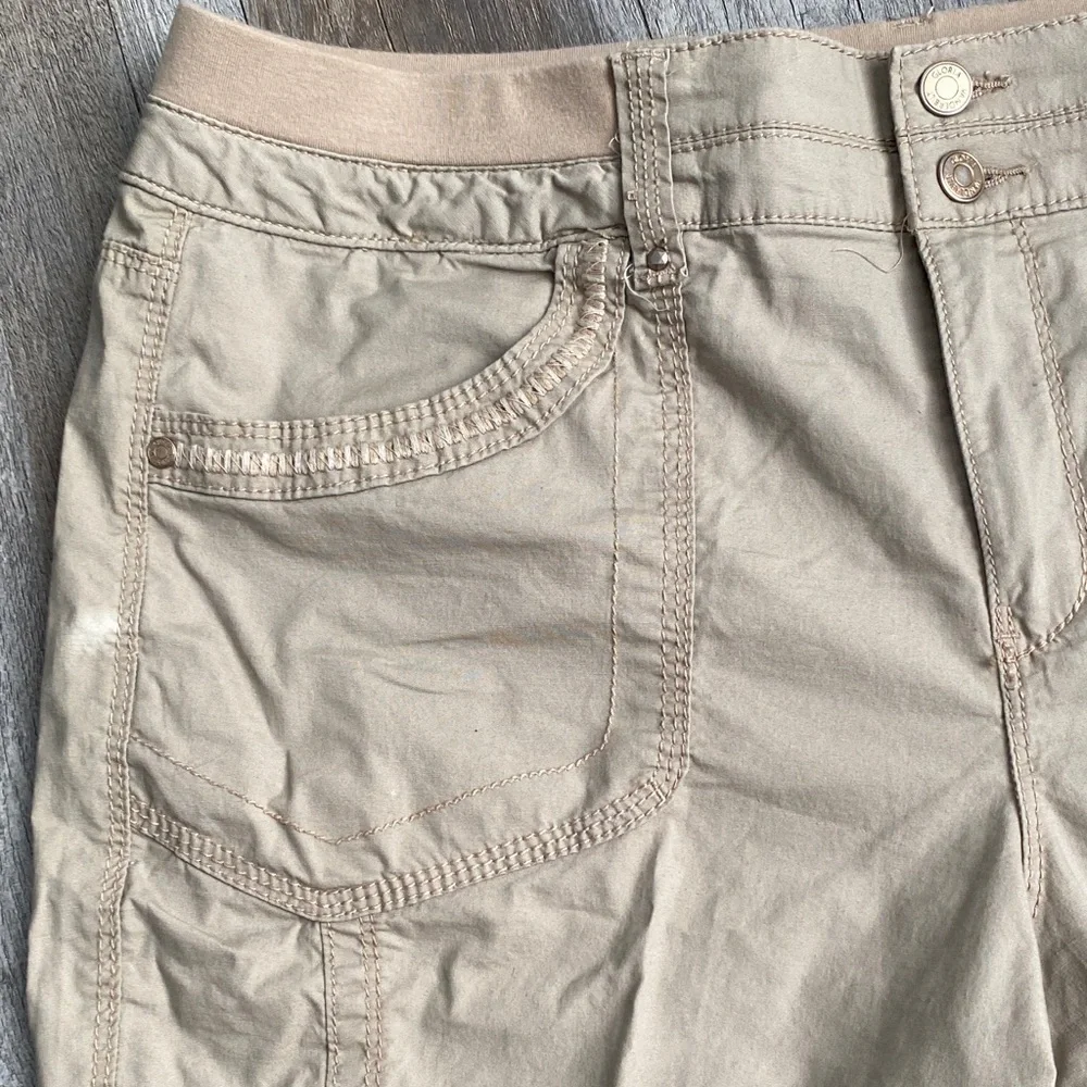 Gloria Vanderbilt Women's Beige Bermuda Shorts